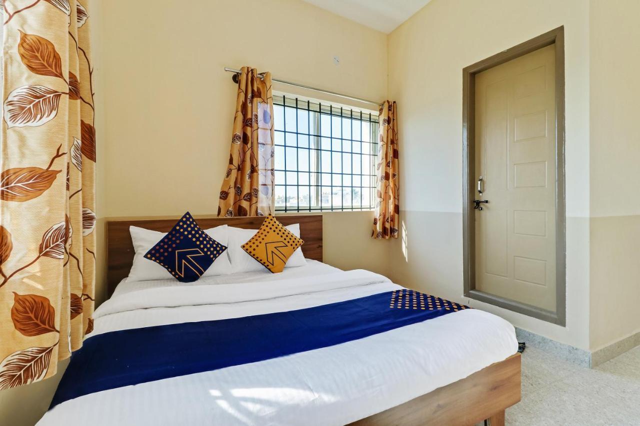Hôtel Spot On 76940 Sri Annapoorneshwari Residency Boarding & Lodging à Hassan Extérieur photo