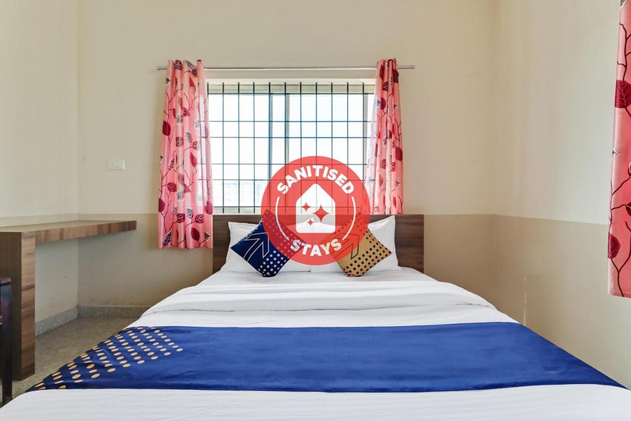 Hôtel Spot On 76940 Sri Annapoorneshwari Residency Boarding & Lodging à Hassan Extérieur photo